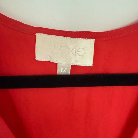 Alexis Sleeveless V-Neck Top - Picture 4 of 7